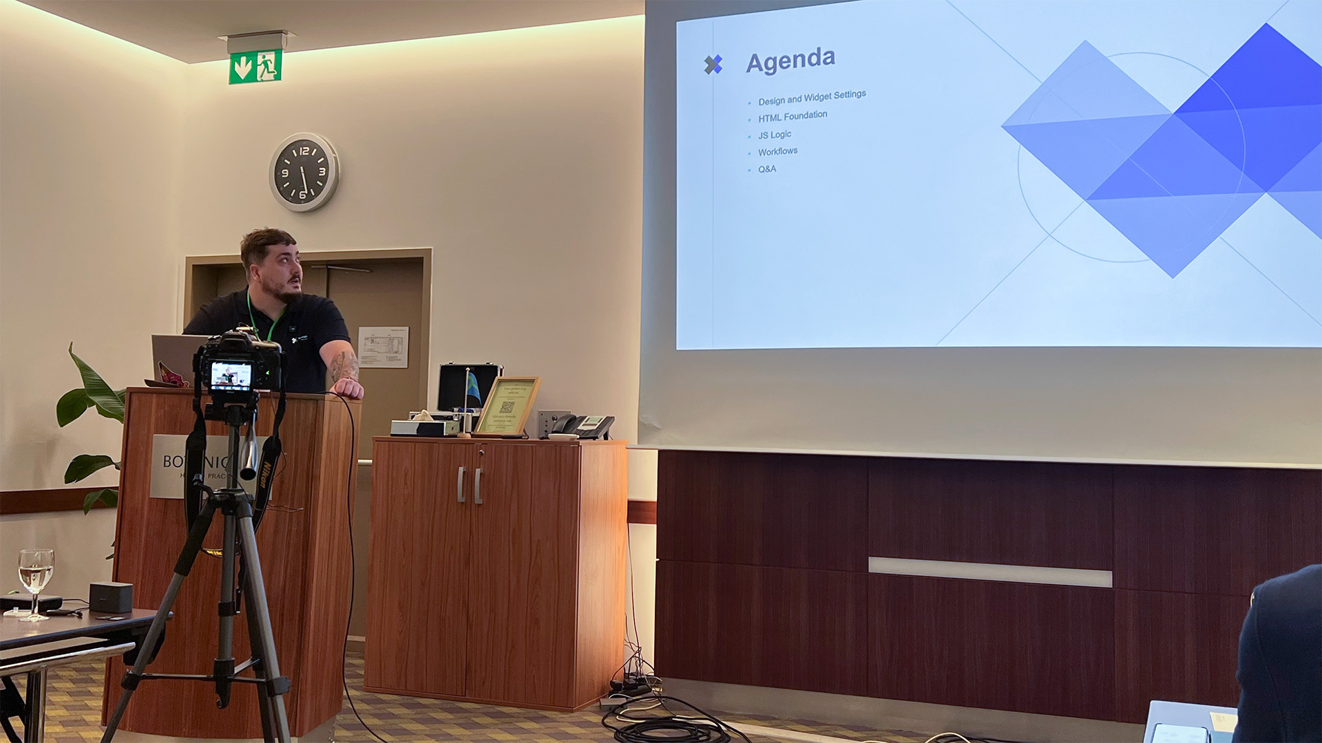 Kryštof Klaban přednáší na konferenci Orchard Harvest.